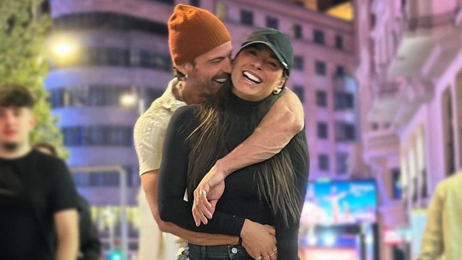 Galilea Montijo e Isaac Moreno presumen su amor con un romántico posado desde Madrid
