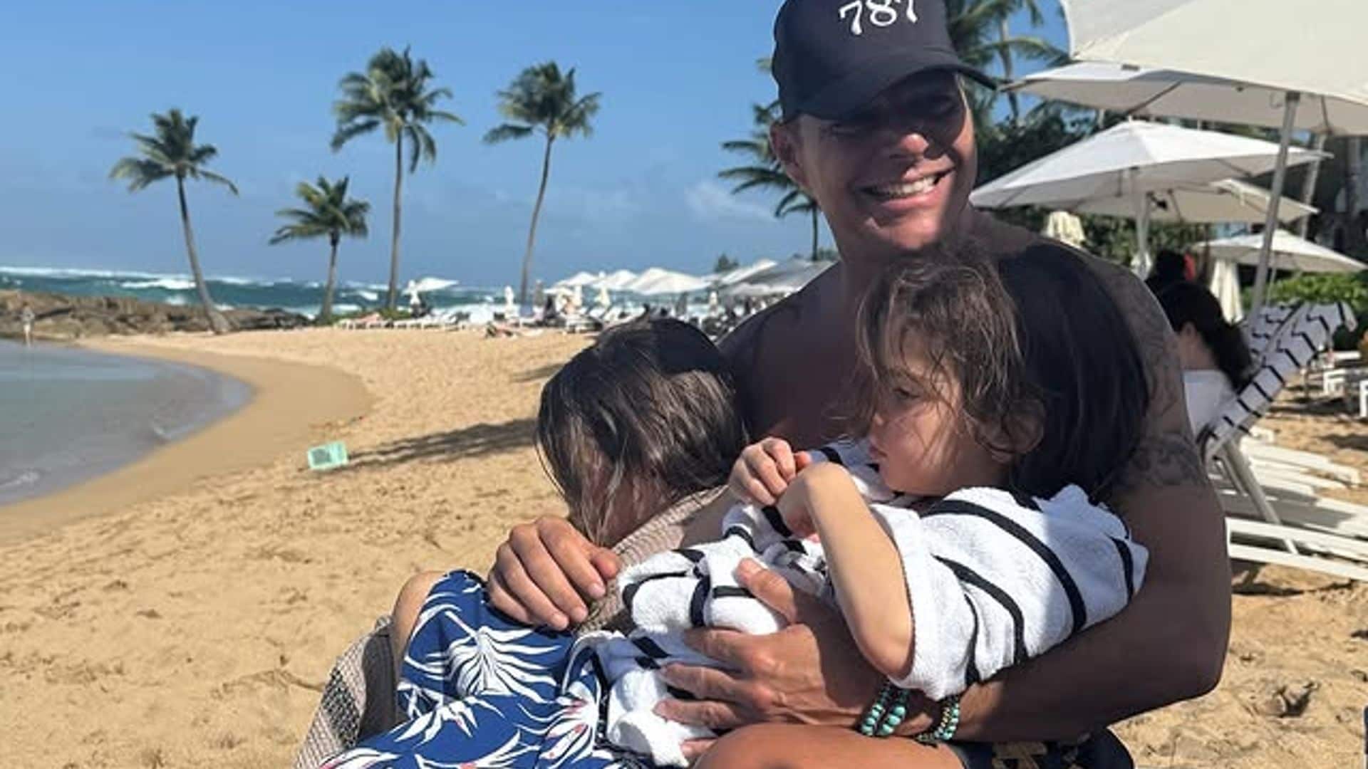 Ricky Martin enternece las redes al llevar a su hijo Renn a la escuela