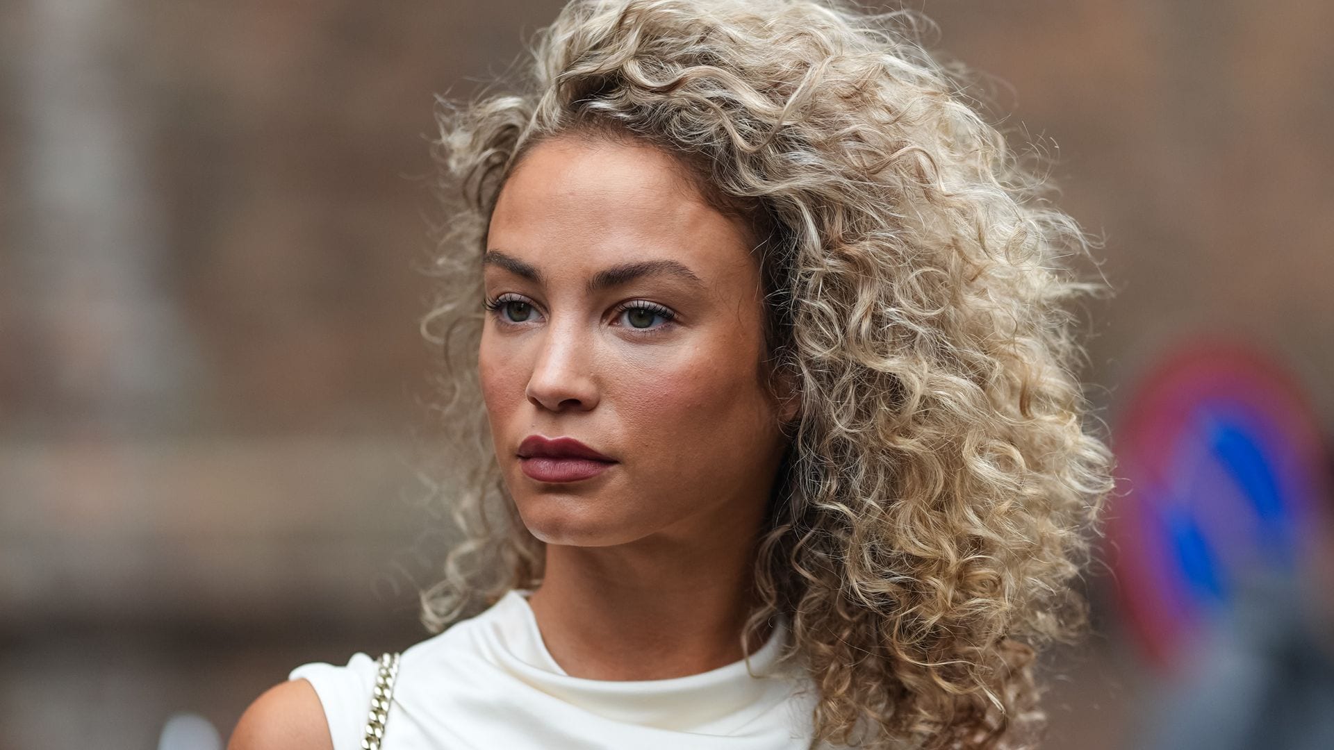 Los 14 cortes de pelo para cabello rizado más fáciles de peinar en verano según mi peluquero