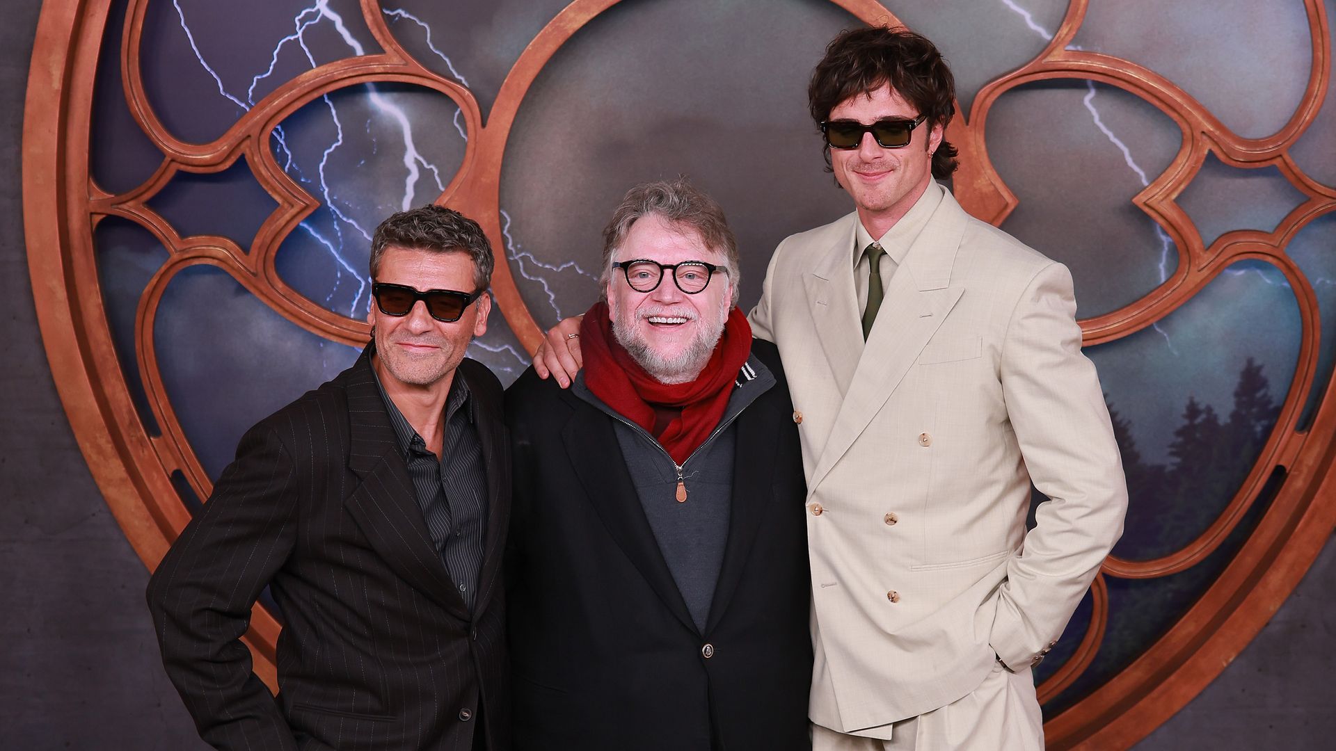 Oscar Isaac, Guillermo del Toro y Jacob Elordi 