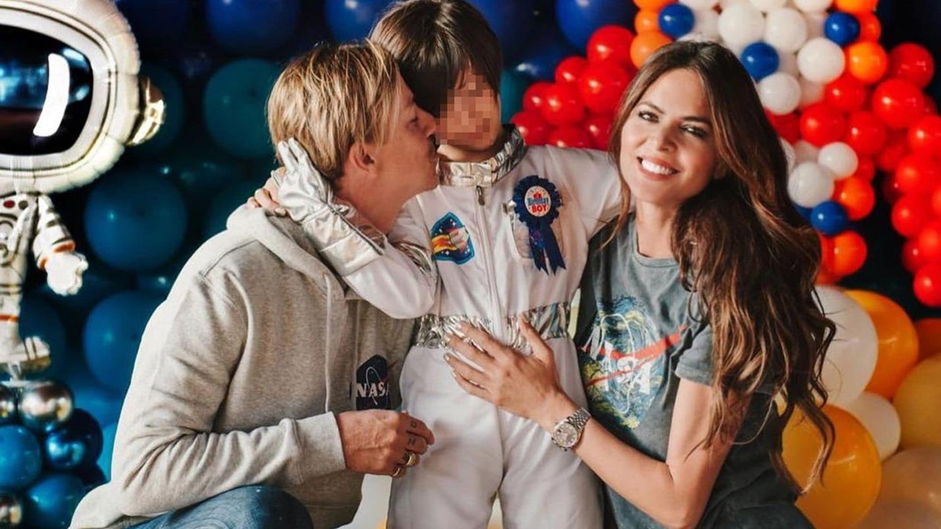 Domingos al sol con carrito y casco: Romina Belluscio y la divertida imagen con 'su tribu'