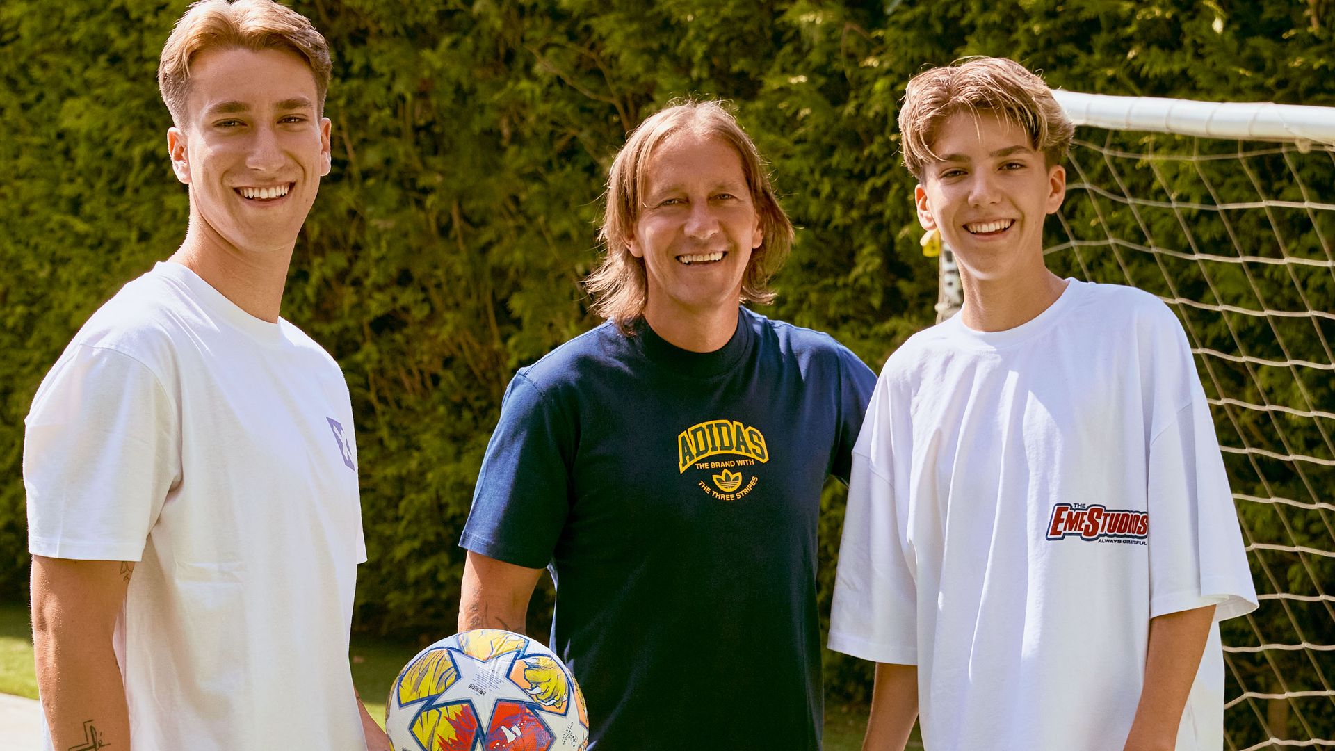 Míchel con sus hijos Miguel y Alán, que también se dedican al fútbol
