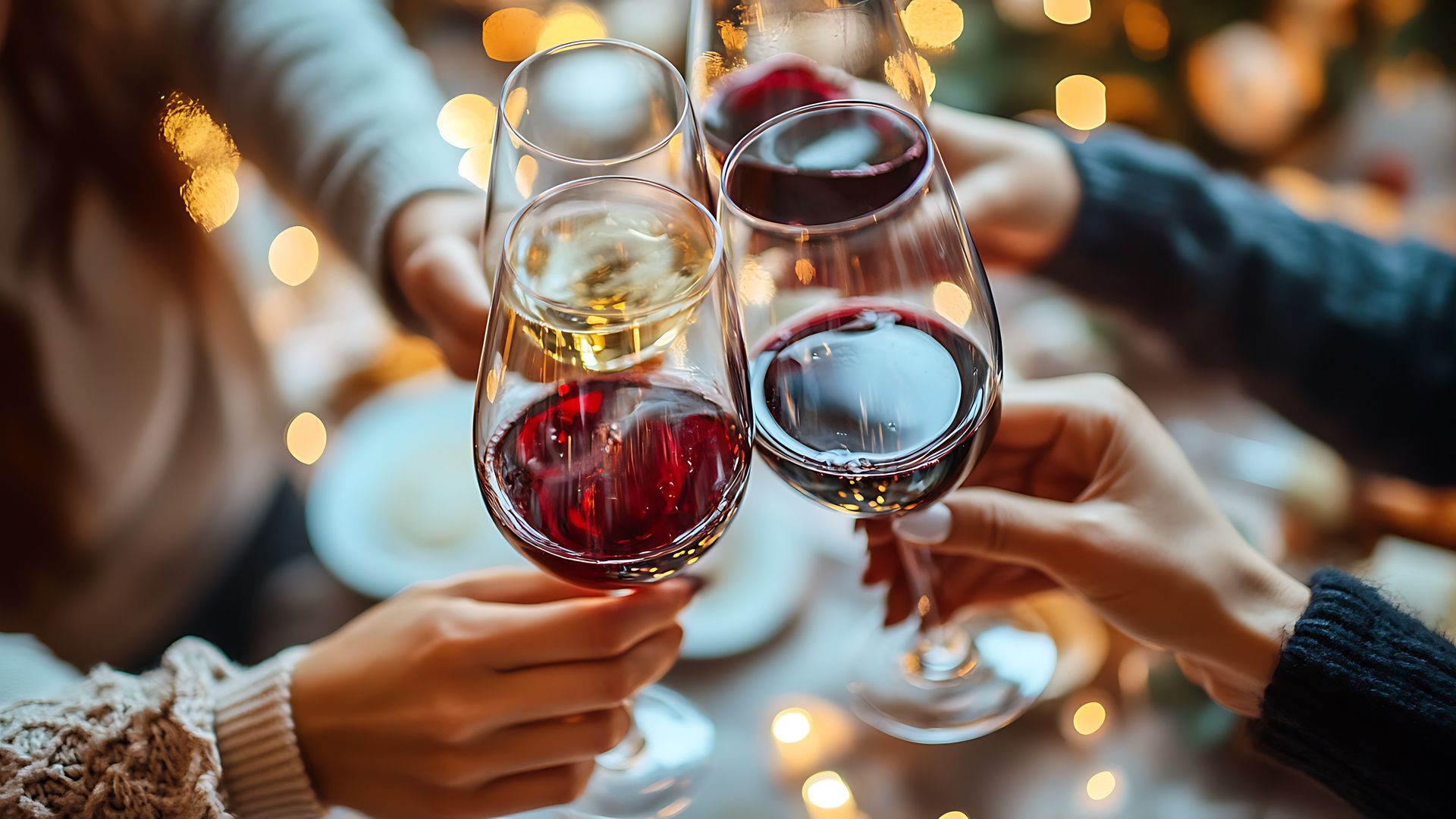 Brindis navideño con vino