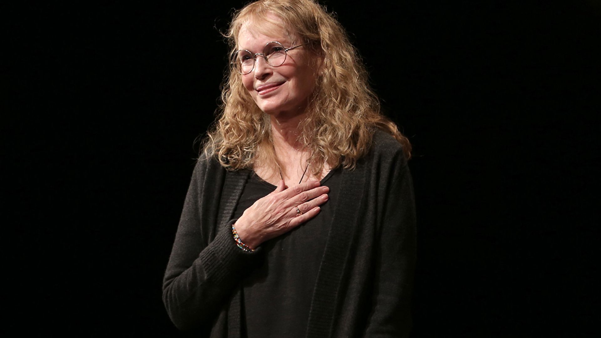 Mia Farrow anuncia rota de dolor la muerte de su hermana pequeña, una de 'las luces de su vida'