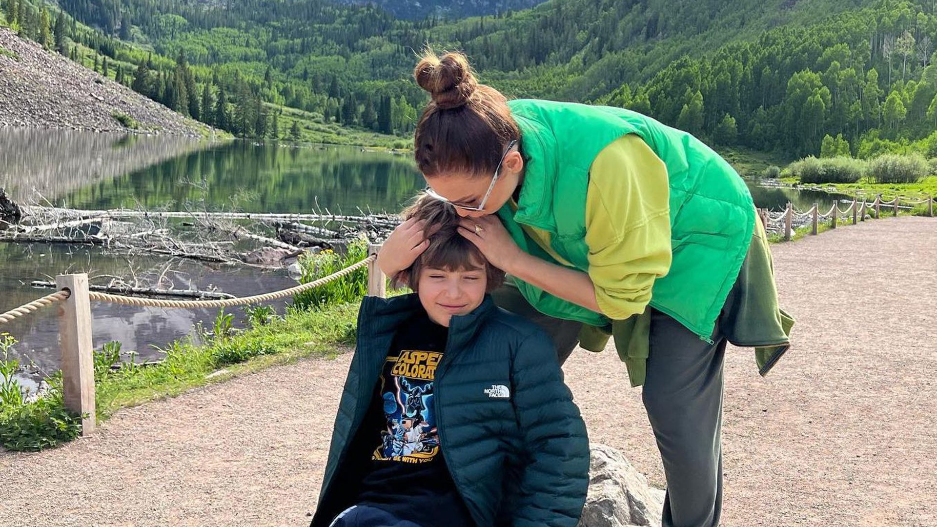 Thalía celebra el cumpleaños de su hijo llena de dolor por el fallecimiento de su abuela