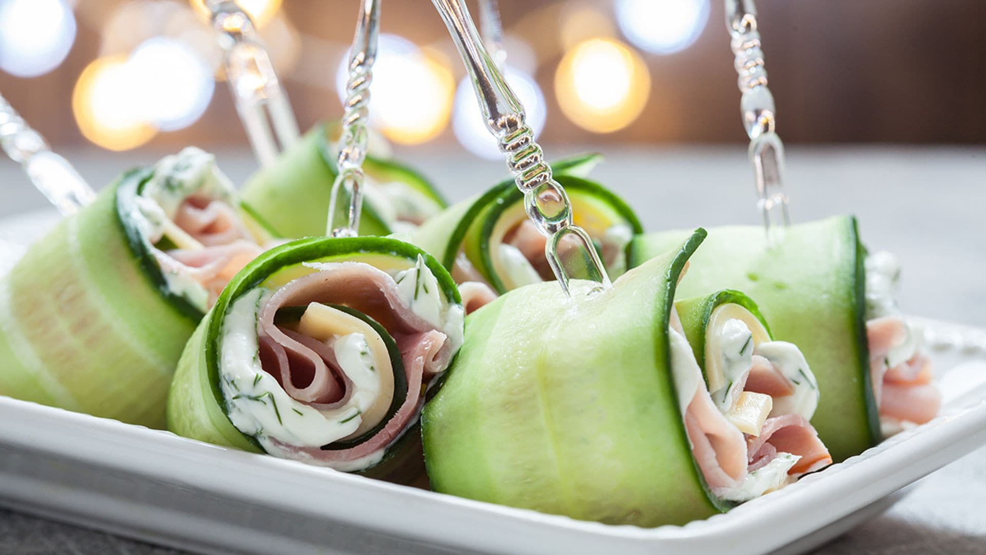Bocaditos de pepino con jamón, queso y mayonesa al eneldo