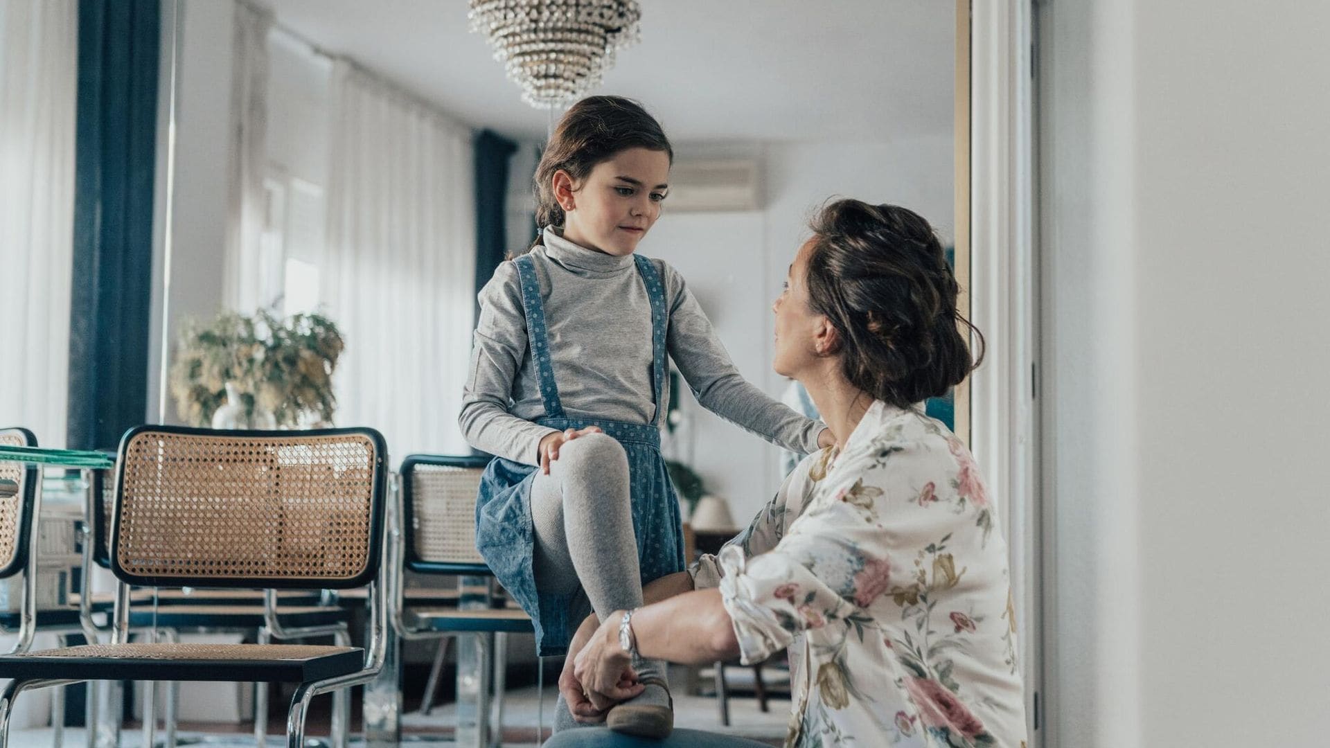 La podóloga Neus Moya te explica en qué debes fijarte a la hora de calzar a los niños