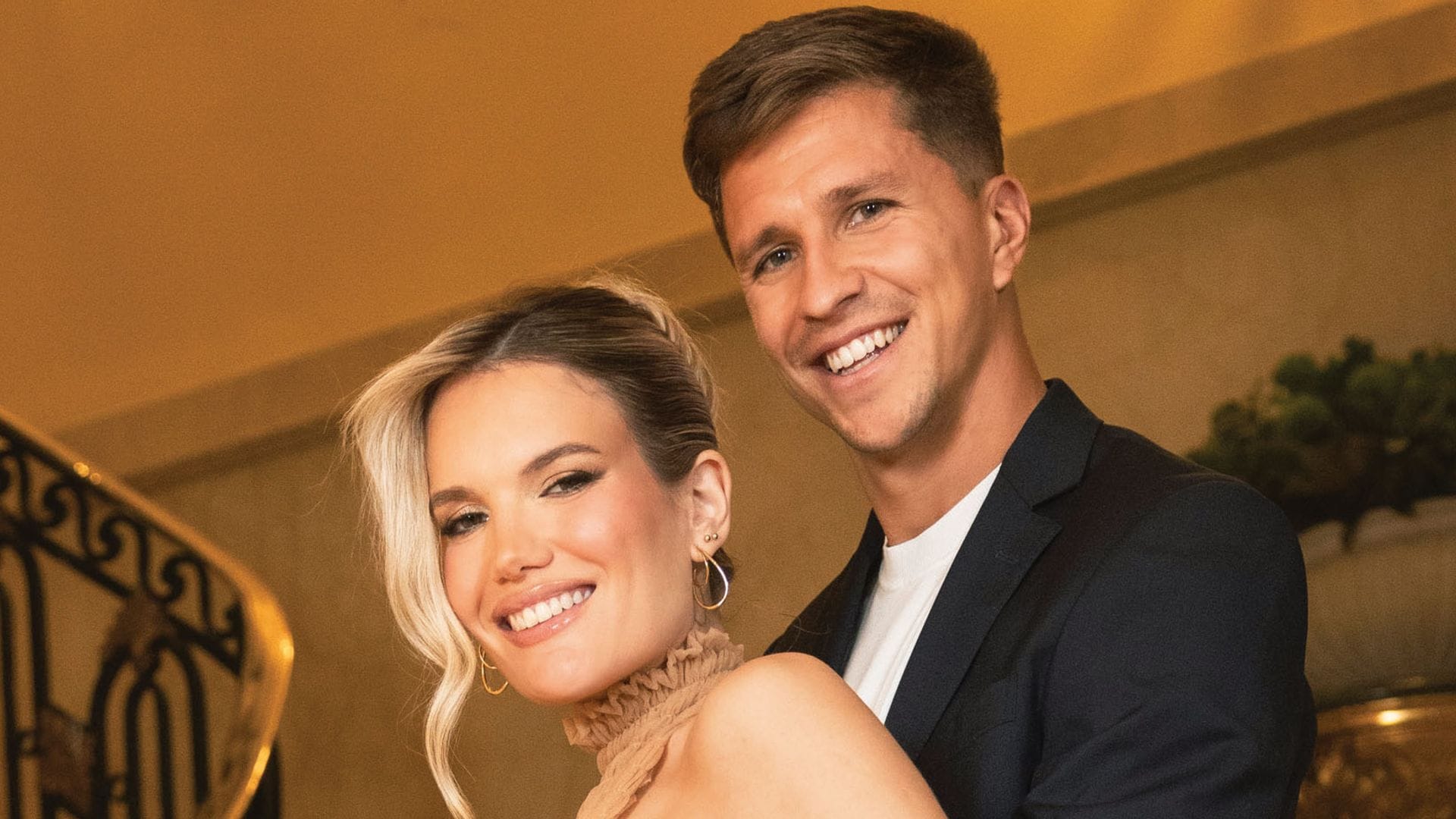 Gianluca Simeone y su novia, Eva Bargiela, nos anuncian que están esperando su primer hijo
