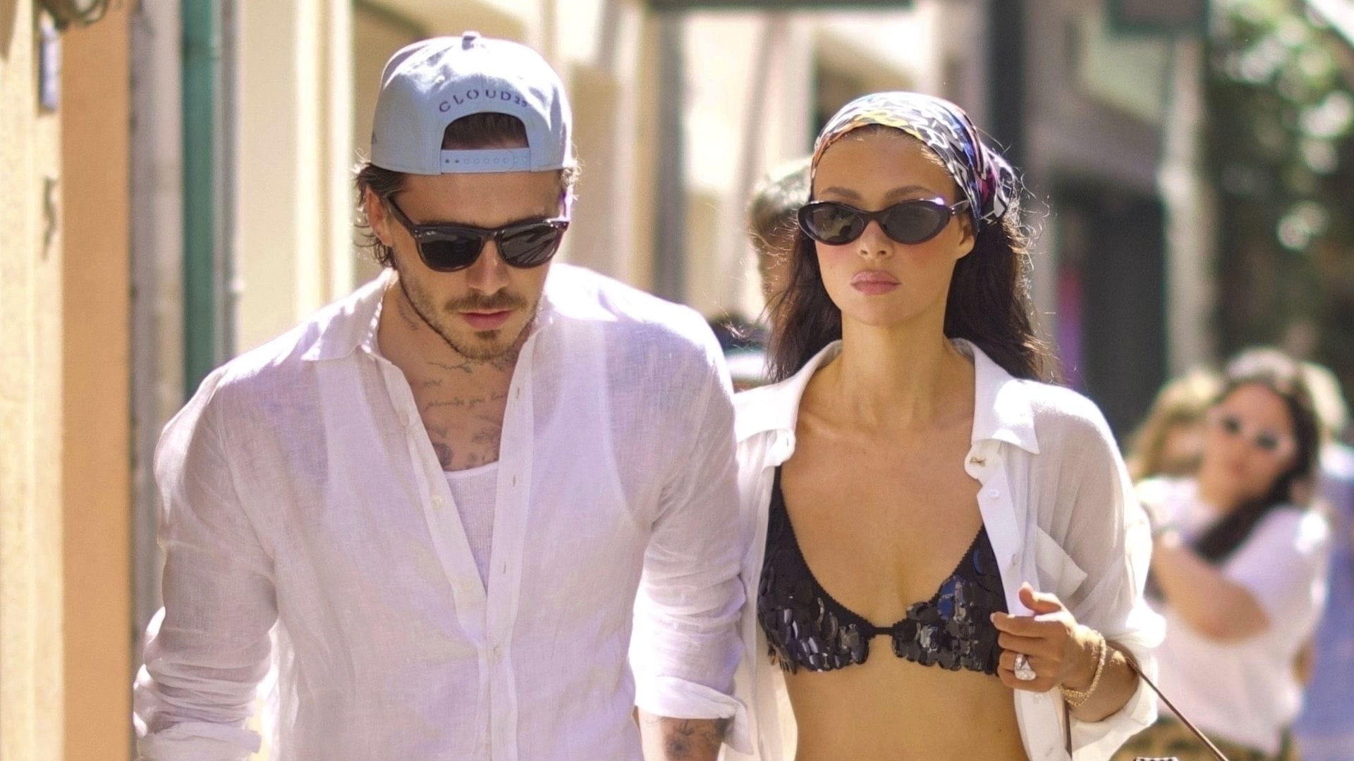 La guerra de los Beckham se recrudece: Brooklyn se aleja de sus padres y pasa el verano en Saint-Tropez con sus suegros