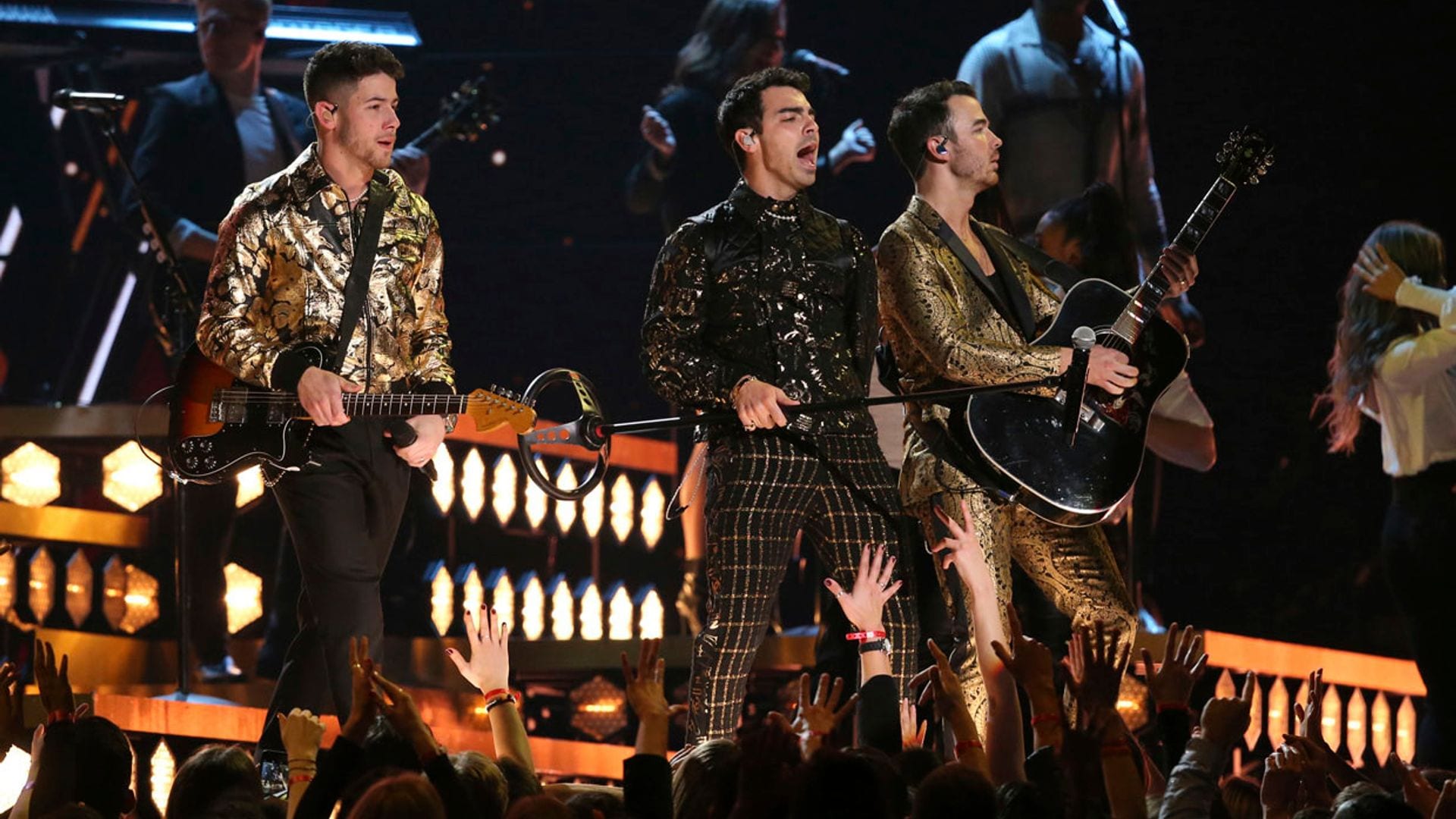 Los Jonas Brothers, testigos de una romántica pedida de mano en Barcelona