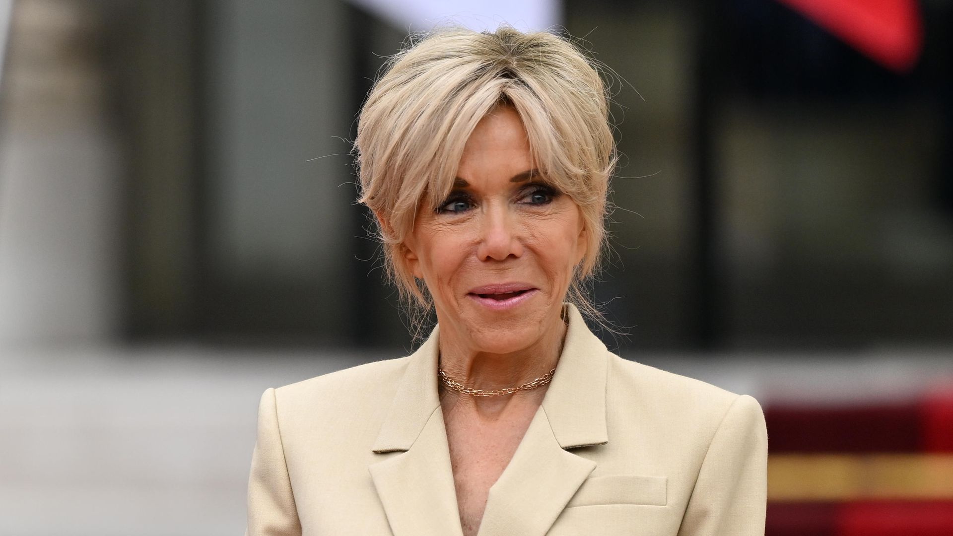 La elegancia francesa de Brigitte Macron, la primera dama anfitriona de los Juegos Olímpicos de París
