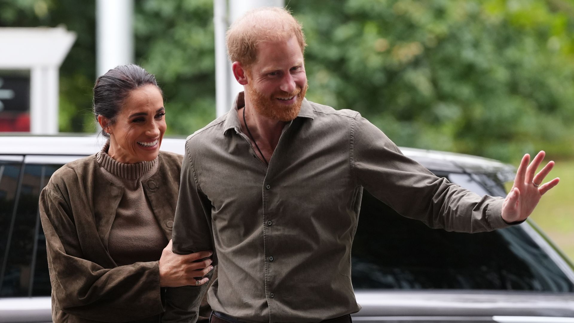 El nuevo vídeo de los príncipes Archie (7 años) y Lilibet (5) que te va a enamorar: así van al colegio con su perro los hijos de Meghan y Harry