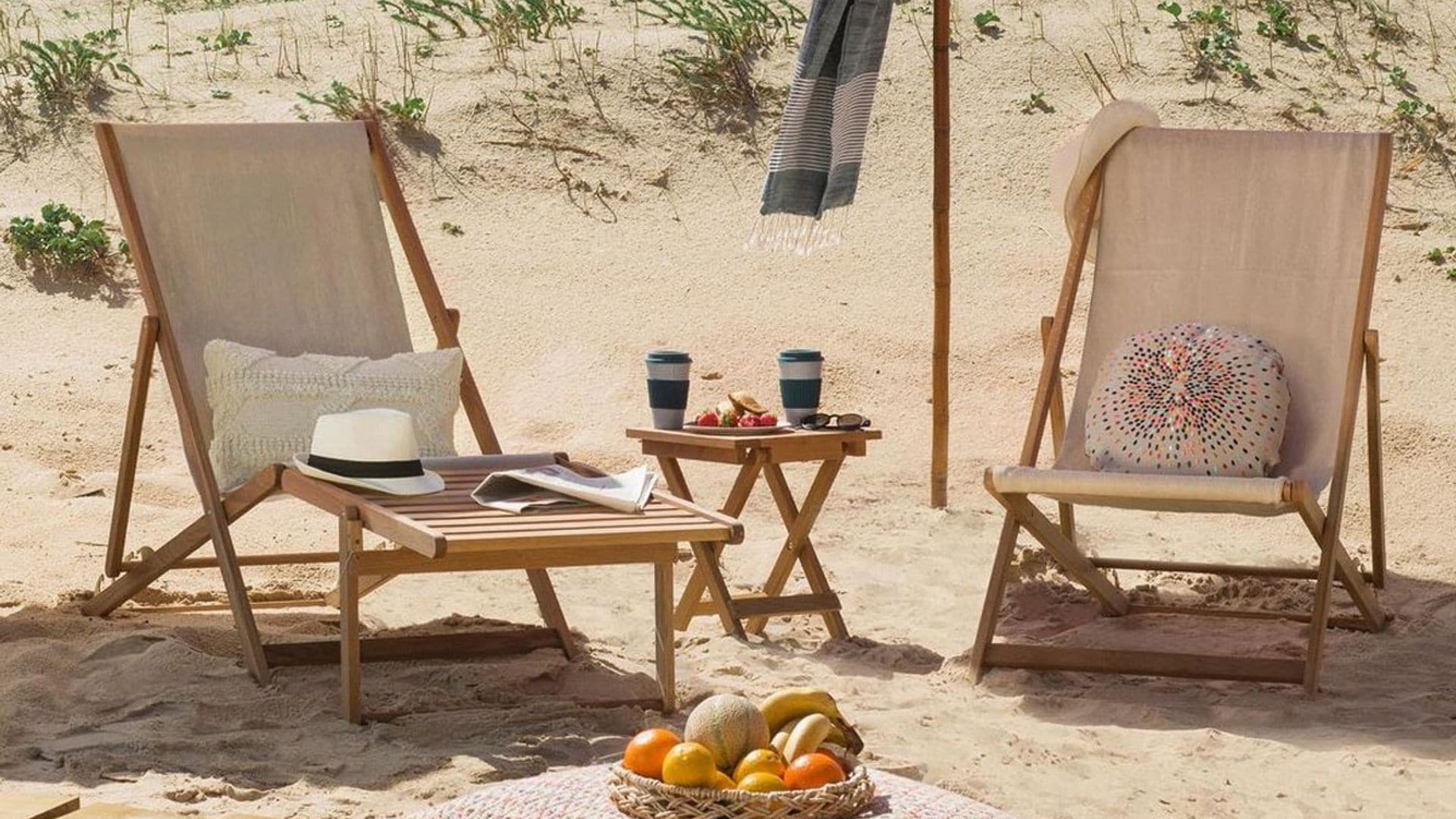 Estas son las sillas plegables de playa que necesitas para leer cómodamente al borde del mar