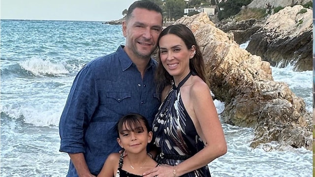 Jacky Bracamontes y Martín Fuentes con su hija Renata