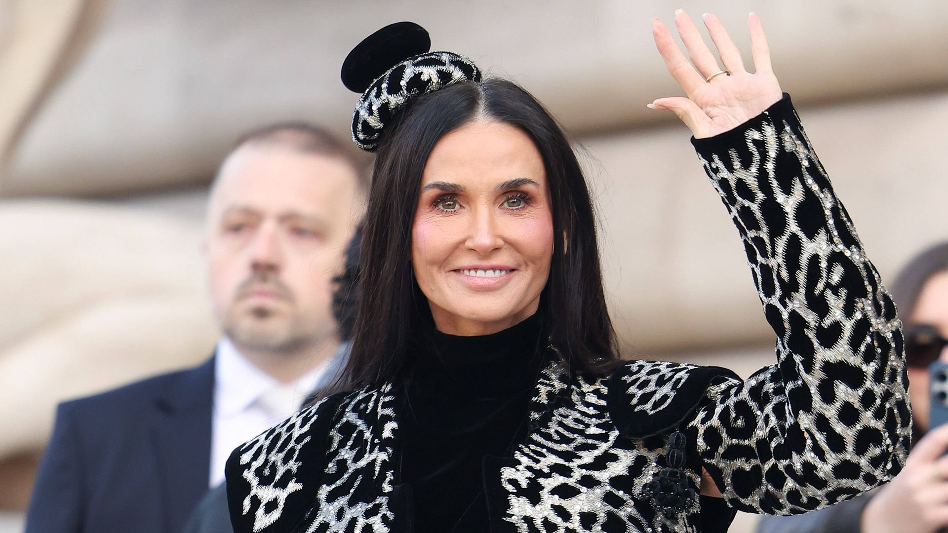 Jaime de Marichalar, Demi Moore o Carla Bruni: las estrellas conquistan el desfile de Schiaparelli en París