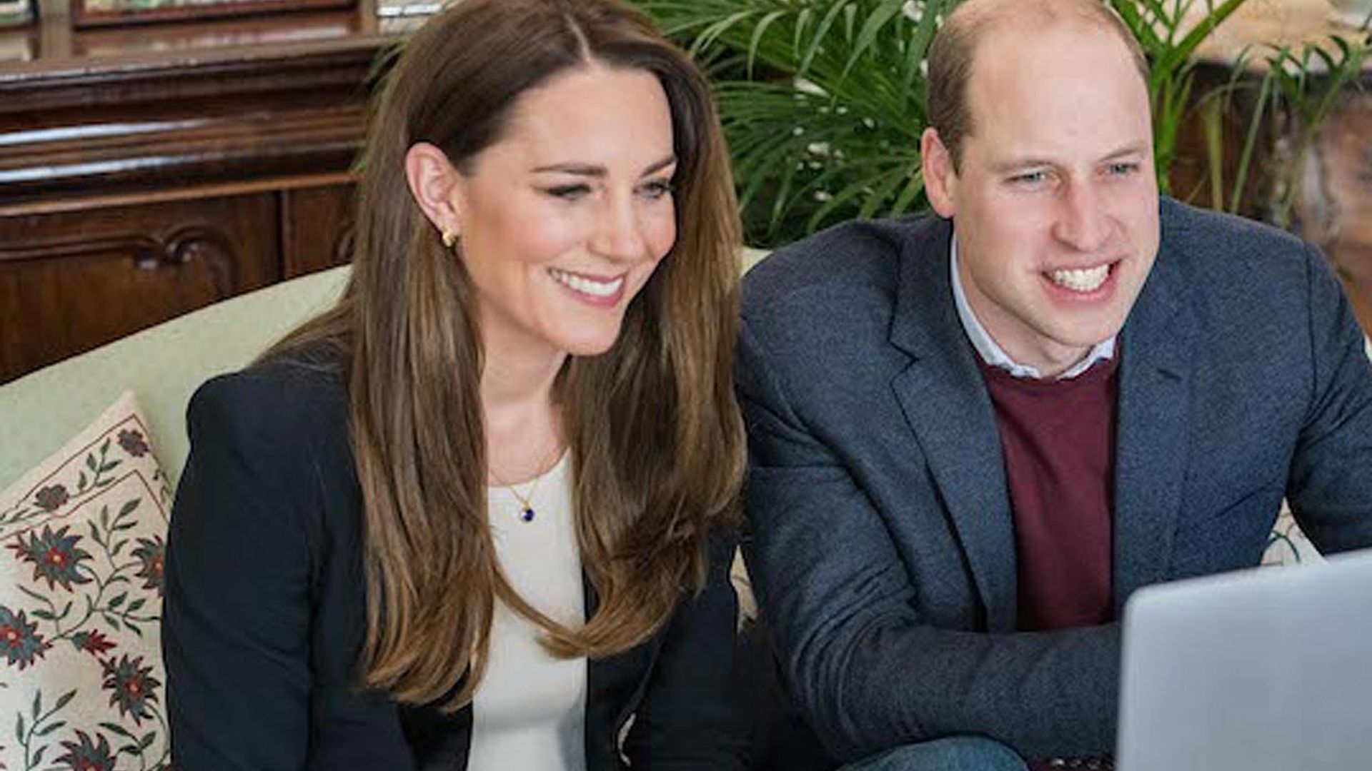 Kate Middleton sigue los pasos de Meghan Markle y manda un mensaje con su nueva joya