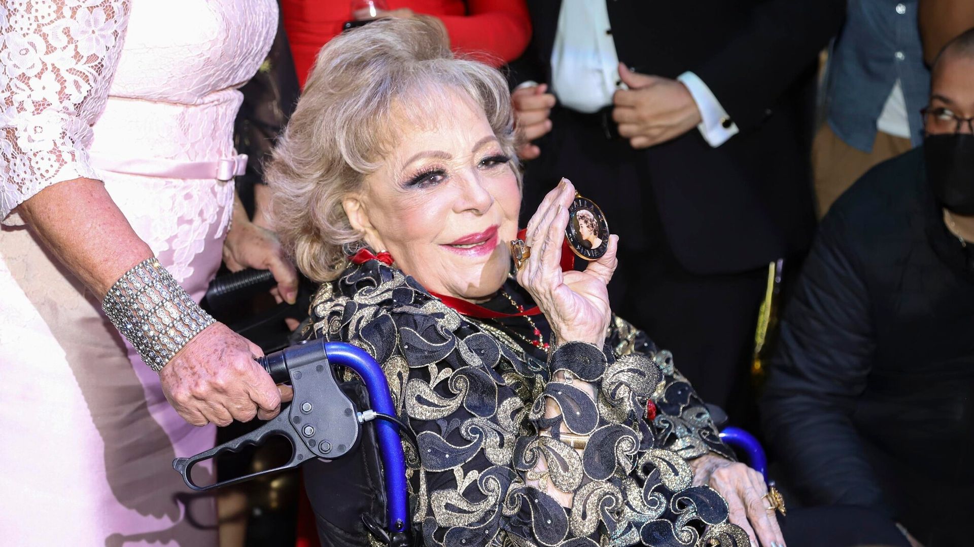 Silvia Pinal responde en redes para aclarar ella misma rumores de su salud | ¡HOLA!