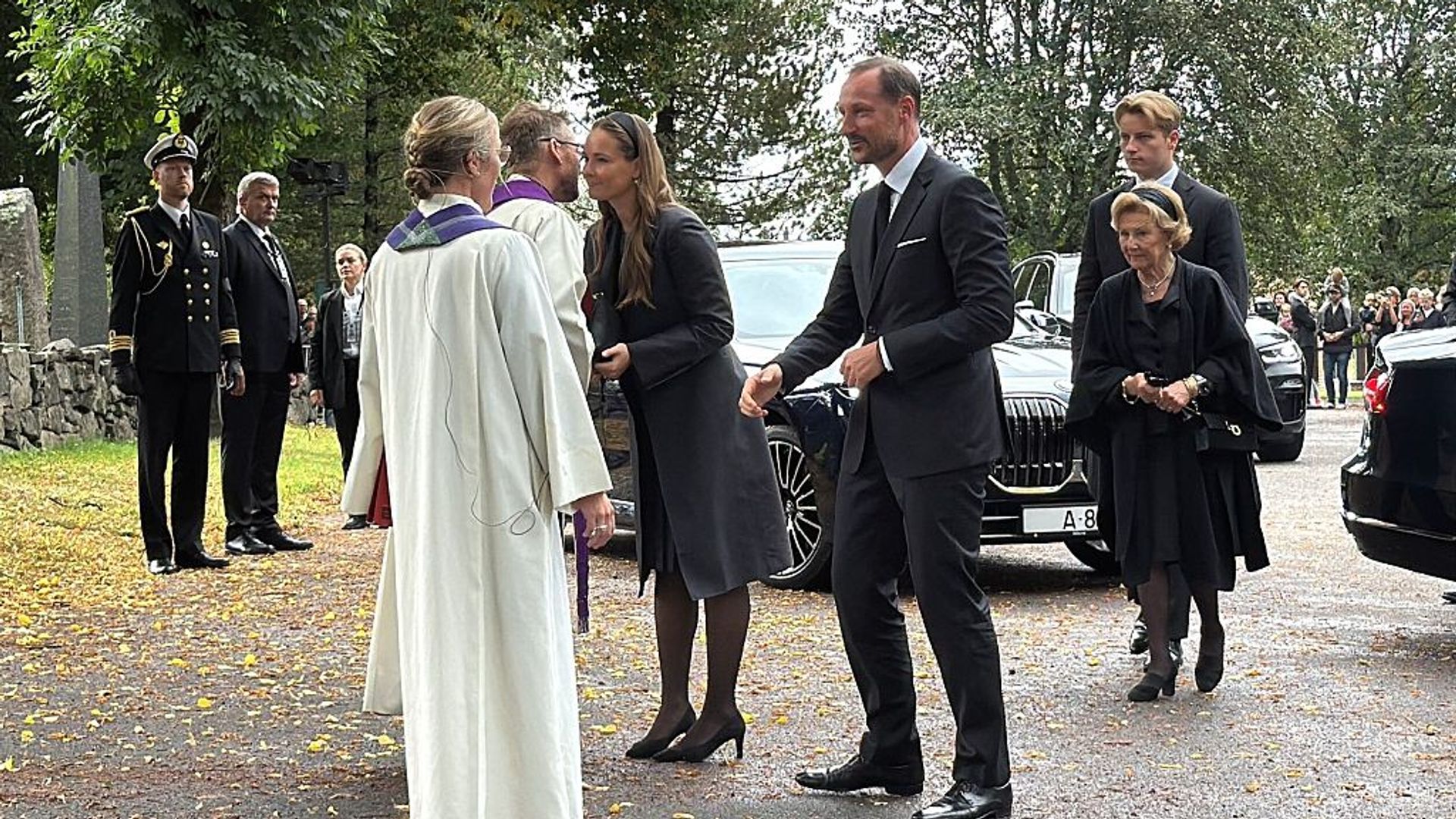 El dolor y la tristeza de la Familia Real noruega en el funeral del rey Harald marcado por una sonada ausencia