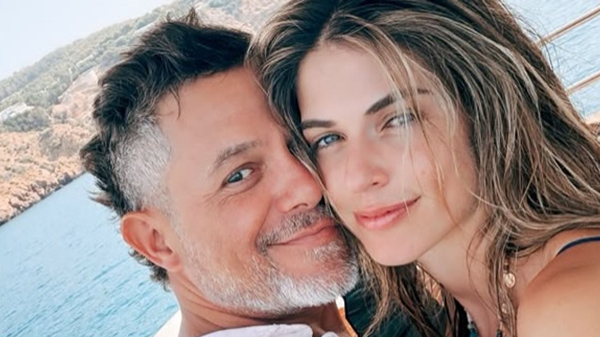 Alejandro Sanz y Stephanie Cayo