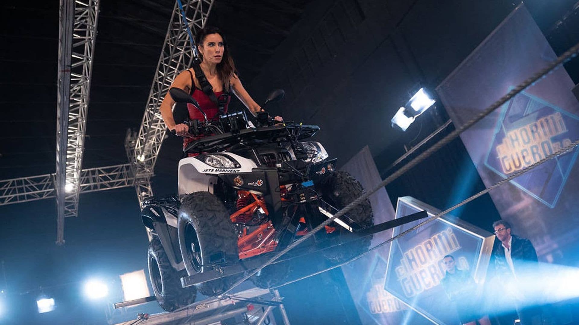 El más difícil todavía: Pilar Rubio hace funambulismo ¡conduciendo un 'quad'!
