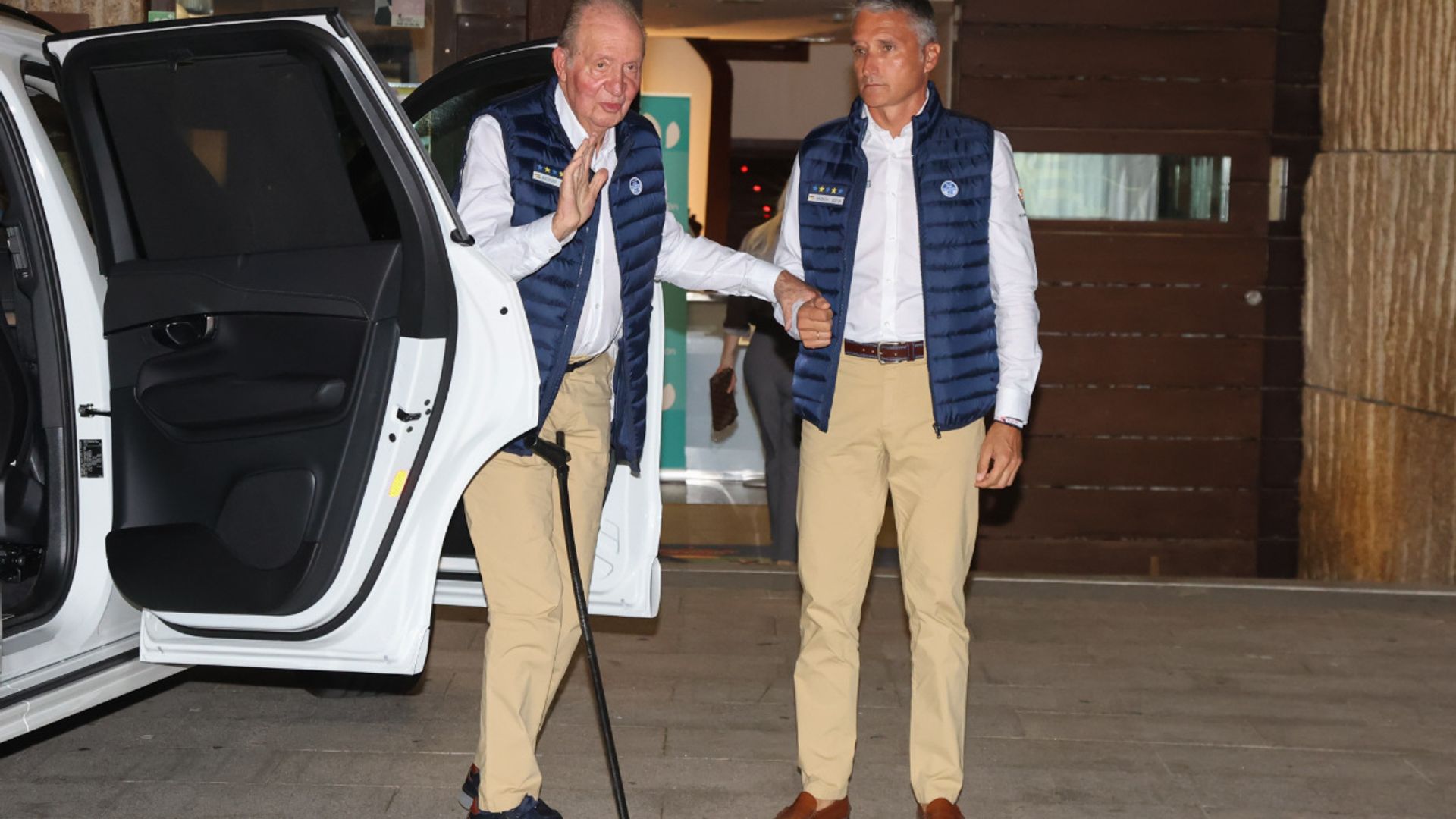 El plan nocturno del rey Juan Carlos en Sanxenxo con la infanta Elena y sus mejores amigos
