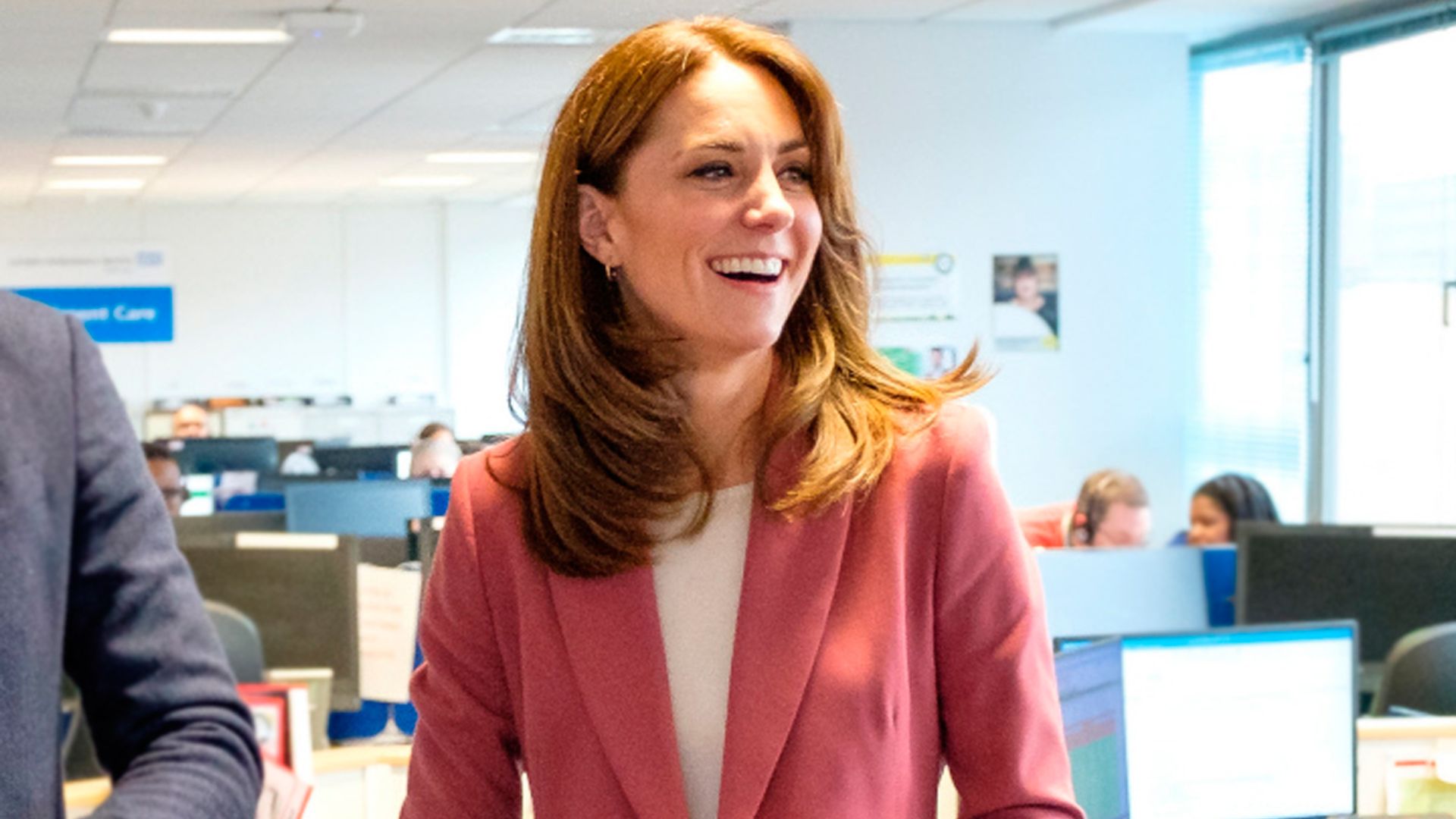 Kate Middleton se apunta al traje sastre 'todoterreno' de la reina Letizia