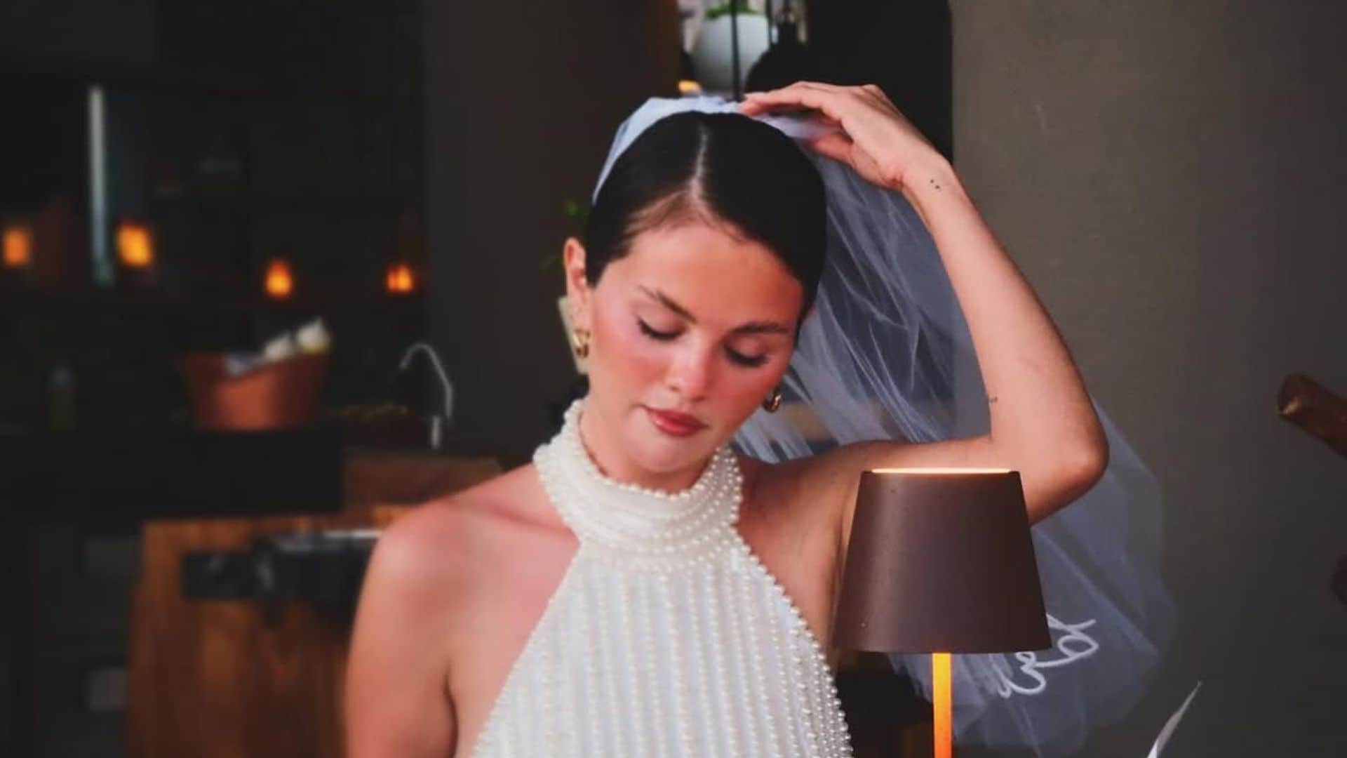 Selena Gomez, en bikini blanco y con velo de novia, comparte el álbum más íntimo de su despedida de soltera en Los Cabos
