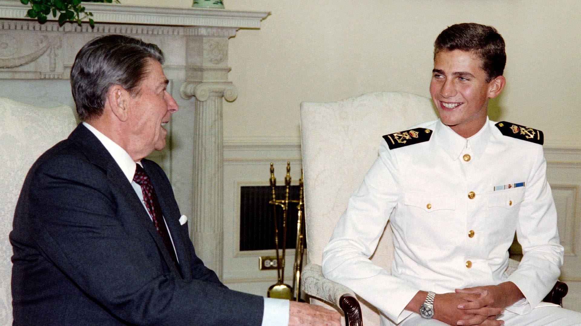 El rey Felipe VI cuando era príncipe con Ronald Reagan durante su viaje en Elcano el 26 de mayo de 1987