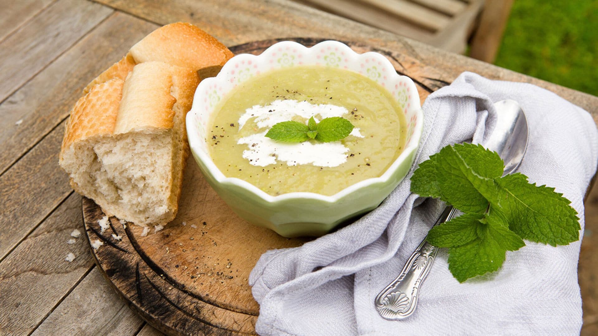 Crema de puerro y champiñón con menta