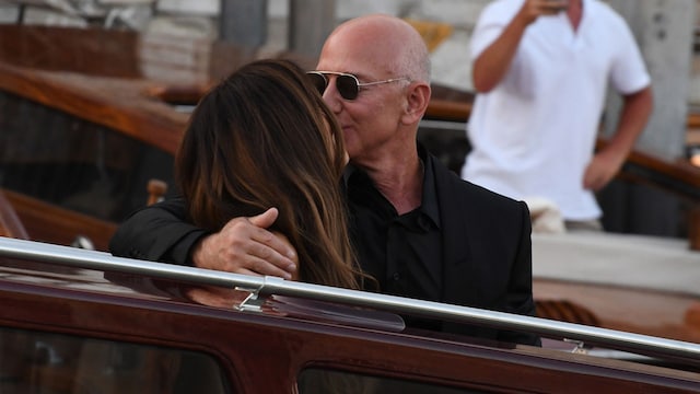 Los recién casados se dejaron ver de lo más enamorados frente a las cámaras