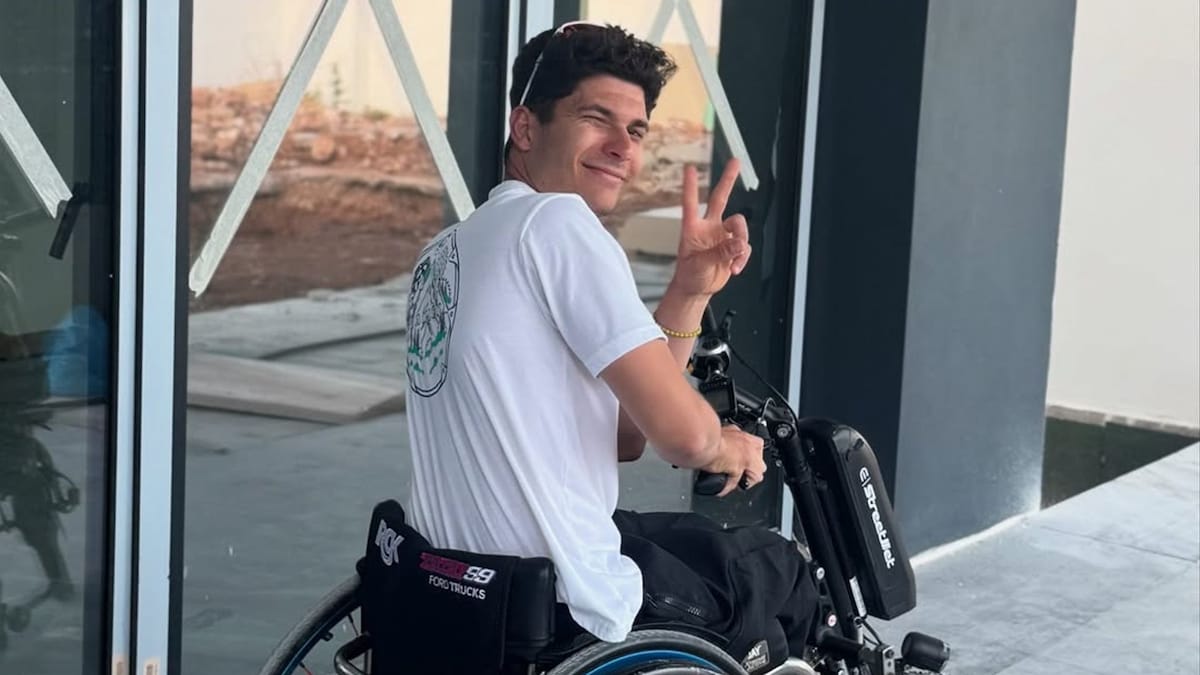 El piloto Carlos Tatay vuelve a caminar dos años después del accidente que le dejó parapléjico: “Me dijeron que jamás volvería a hacerlo”