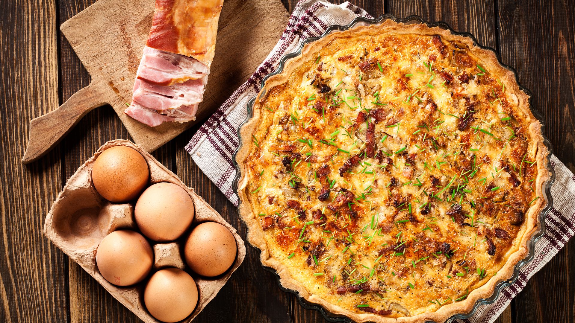 Cómo preparar al horno la Quiche Lorraine perfecta: receta paso a paso