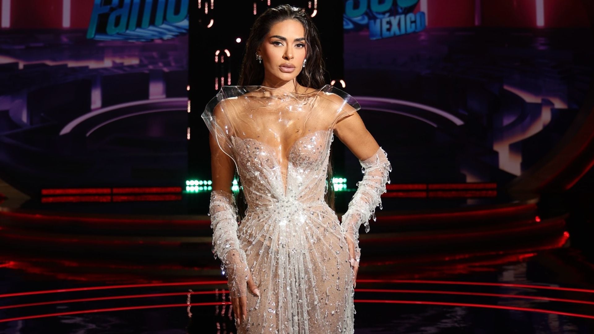Galilea Montijo se transforma en una escultura viva con un lujoso y revelador vestido en el estreno de LCDLF