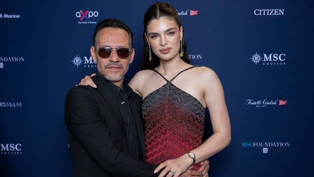 Marc Anthony y Nadia Ferreira en la apertura de la tienda Bulova en Miami 