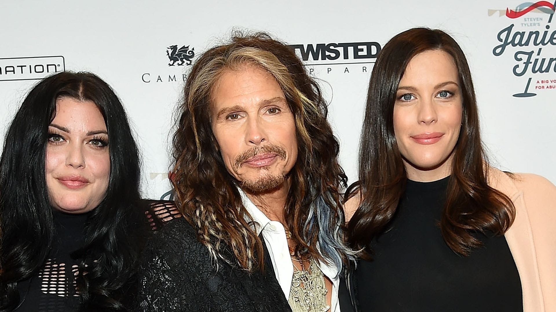 La sorprendente historia de cómo Mia y Liv Tyler descubrieron que eran hermanas en un concierto de Aerosmith