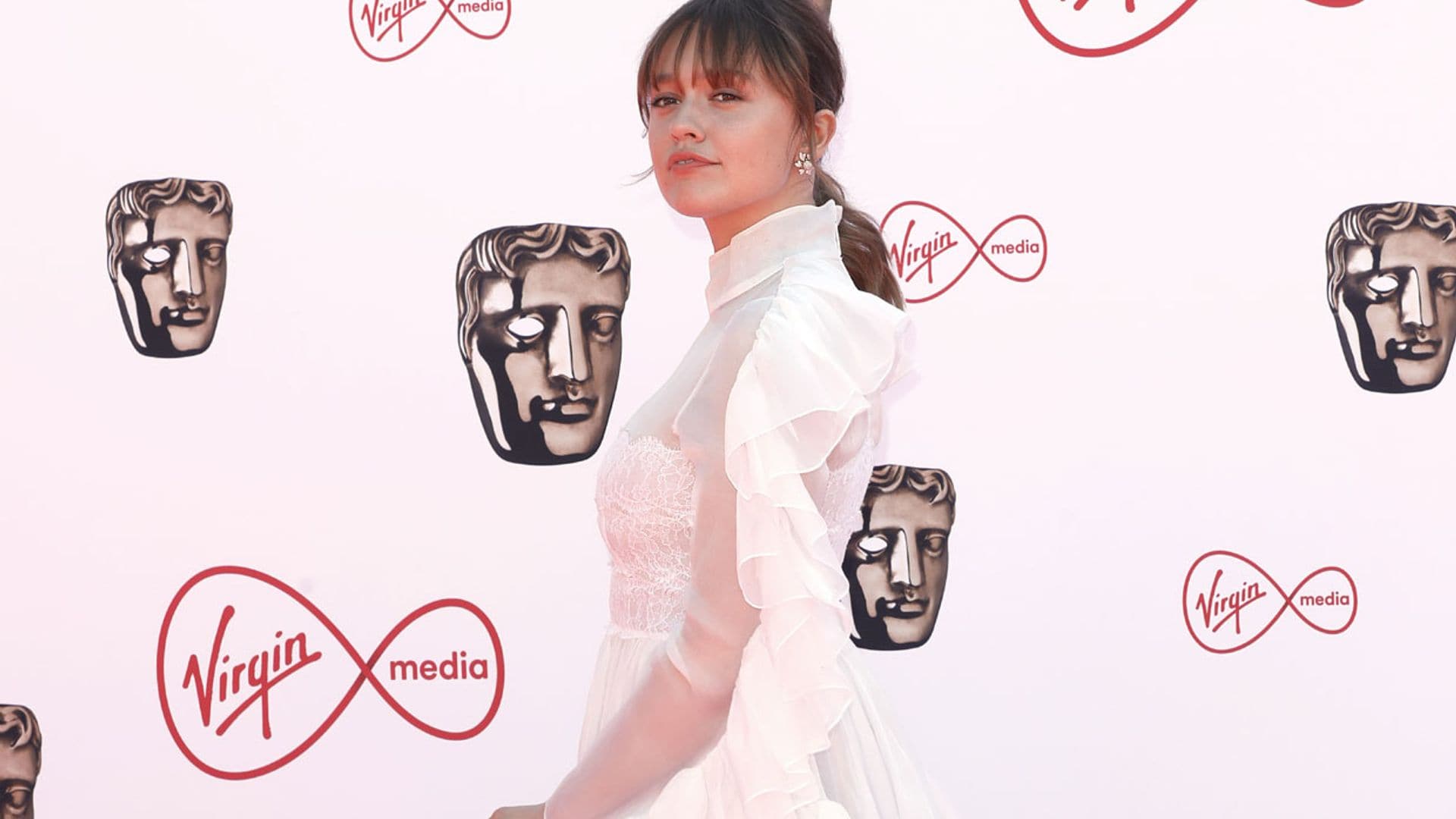 Aimee Lou Wood ('Sex Education') se viste de novia con transparencias en los BAFTA TV