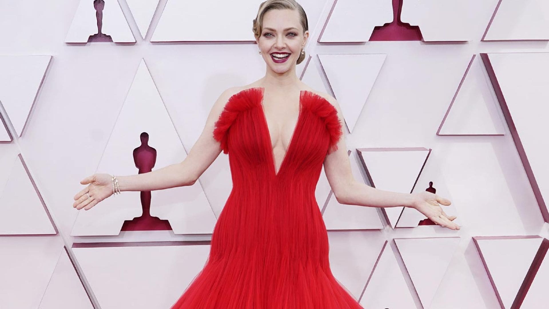 Amanda Seyfried arriesga y gana con el vestidazo de tul que no esperábamos
