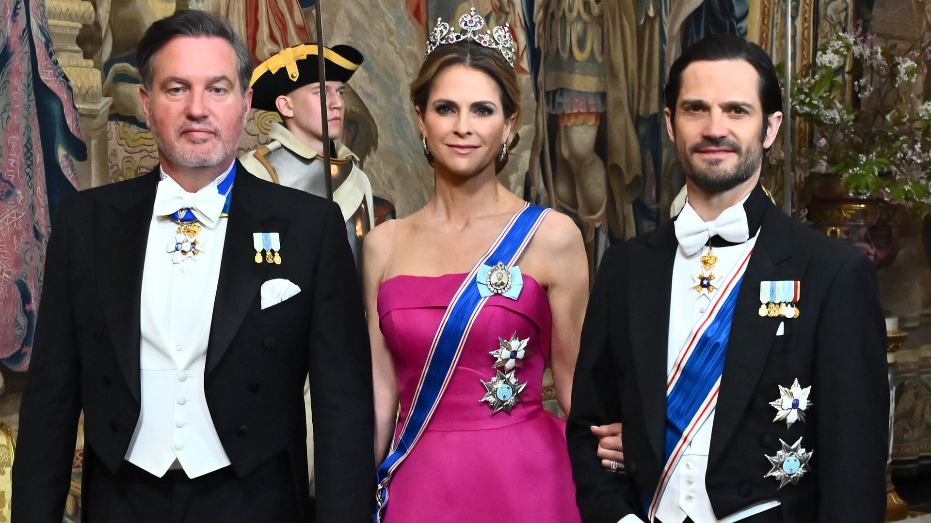 Desfile de tiaras, joyas históricas y dos presencias sorpresa en la cena de gala de la Familia Real sueca