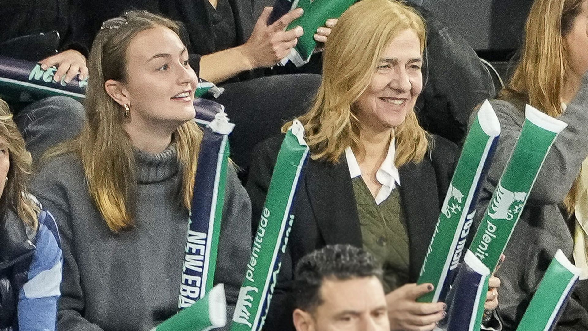 La infanta Cristina reaparece tras conocerse su divorcio todavía luciendo su alianza de casada