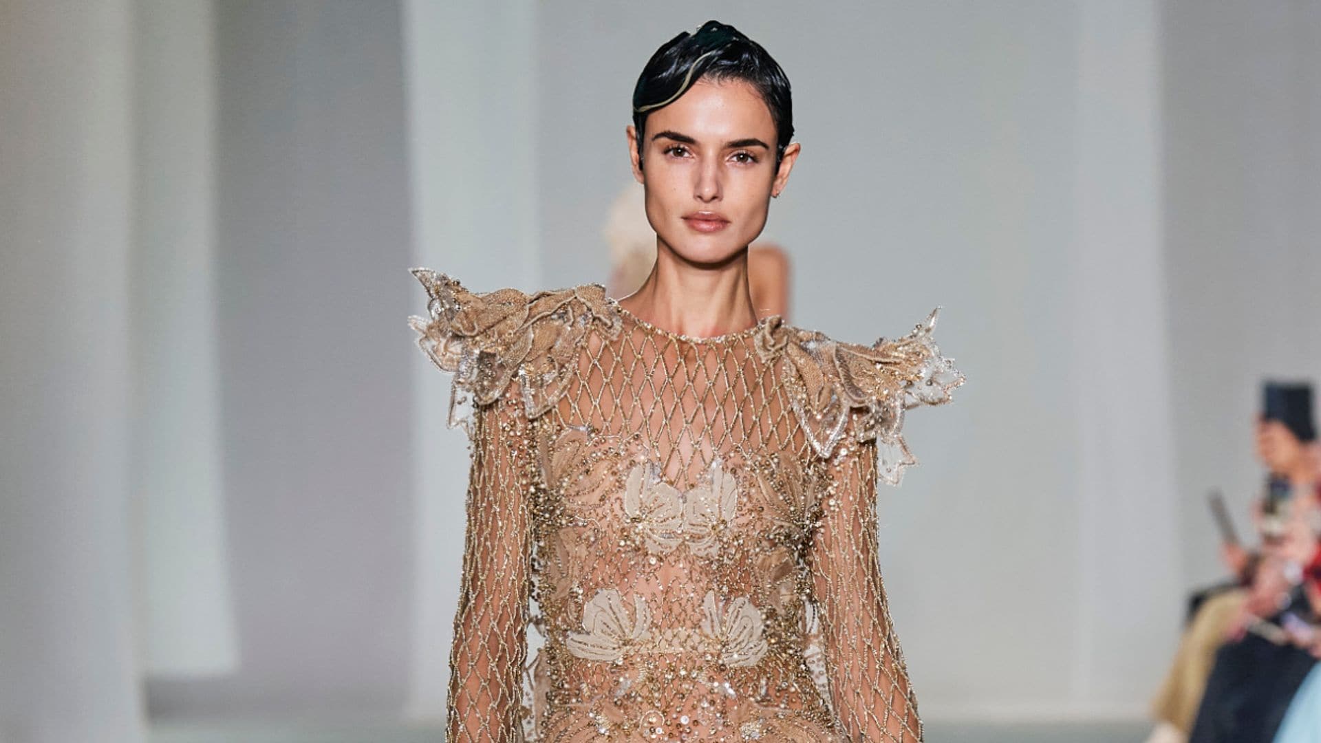 Blanca Padilla, pedrería y magia en el desfile de Elie Saab