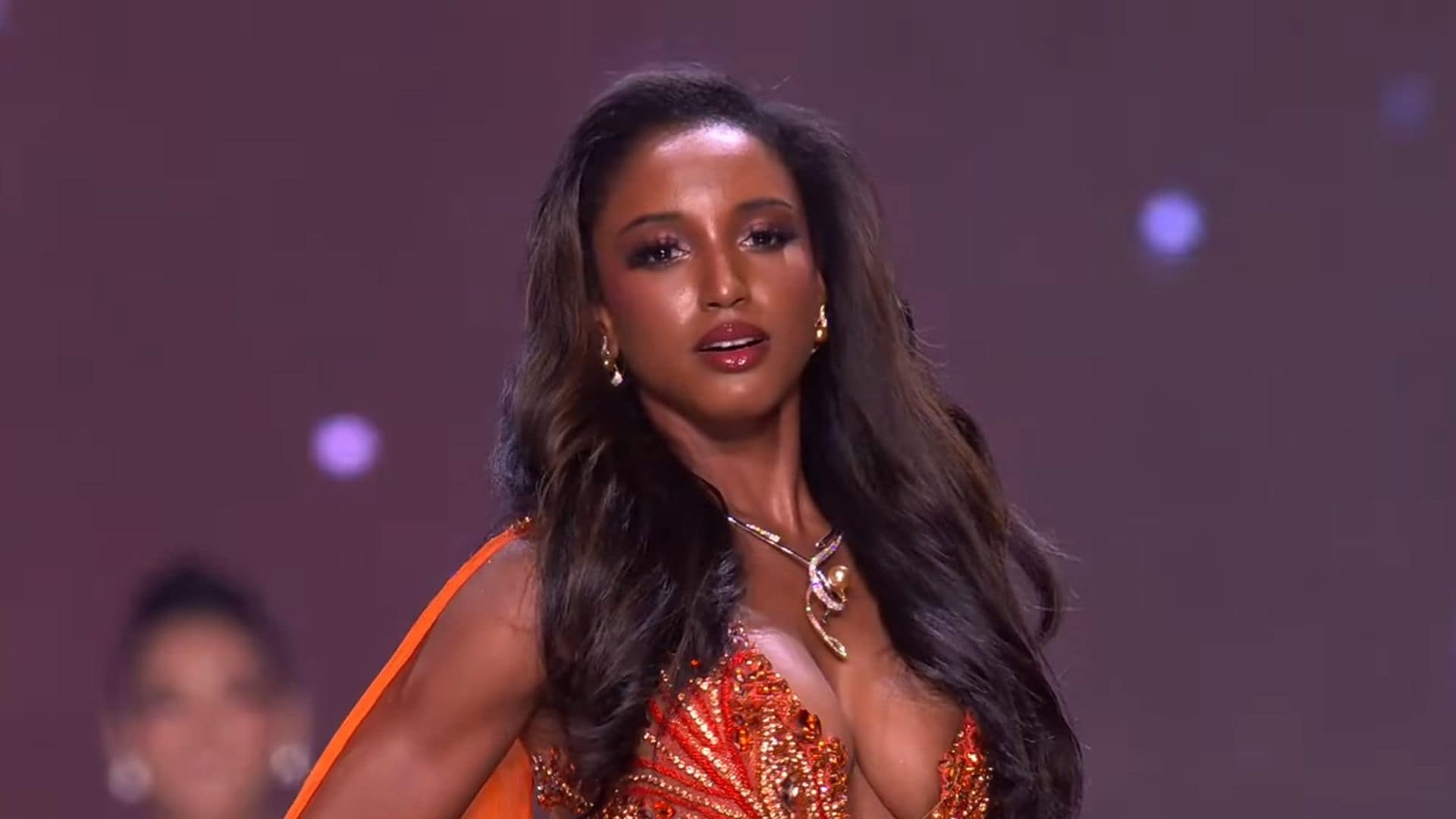 El aparatoso accidente de Miss Universe Jamaica que terminó con su salida en camilla