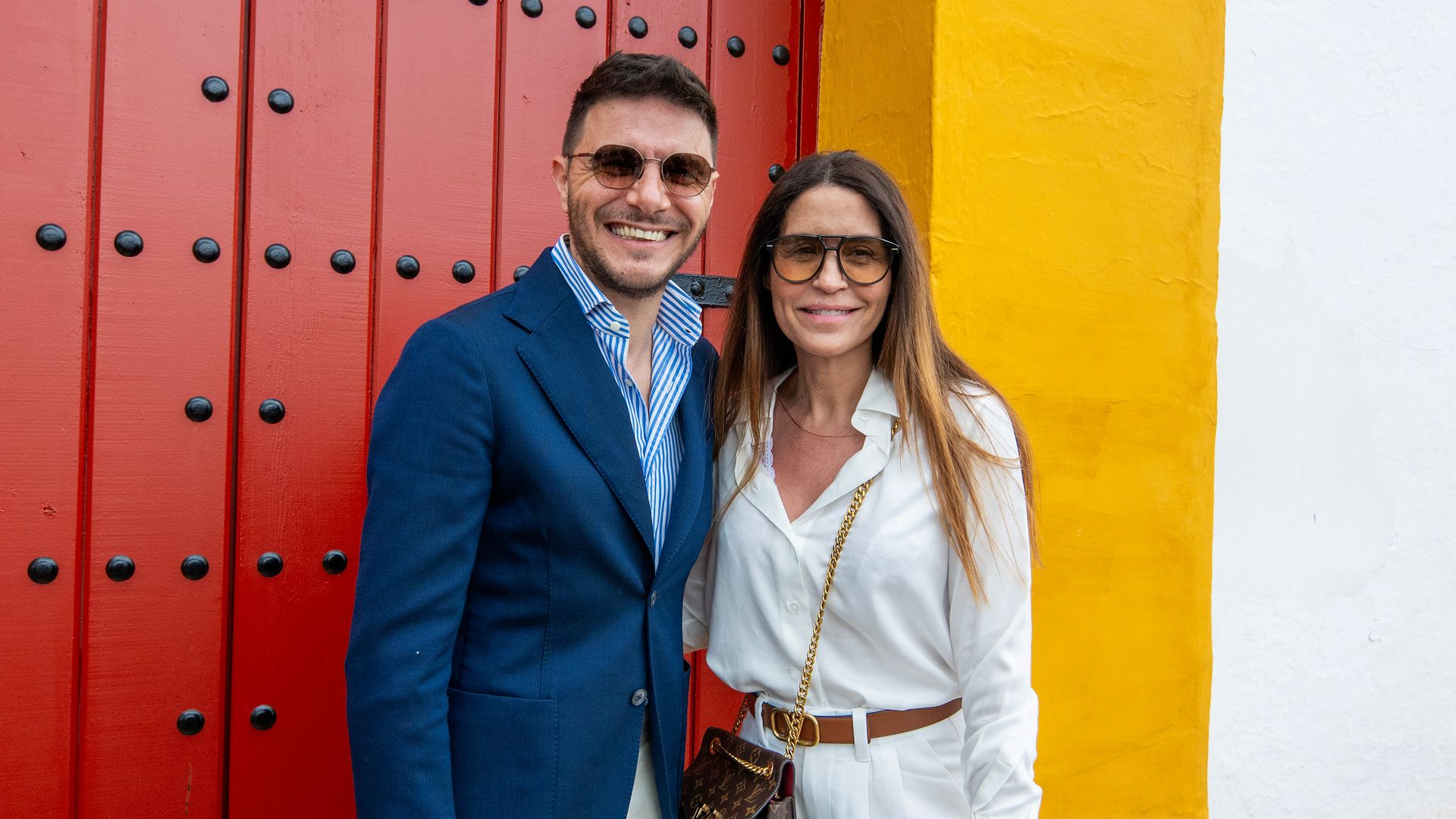 Joaquín Sánchez y Susana Saborido contra viento y marea: de la mano y sonrientes en los toros