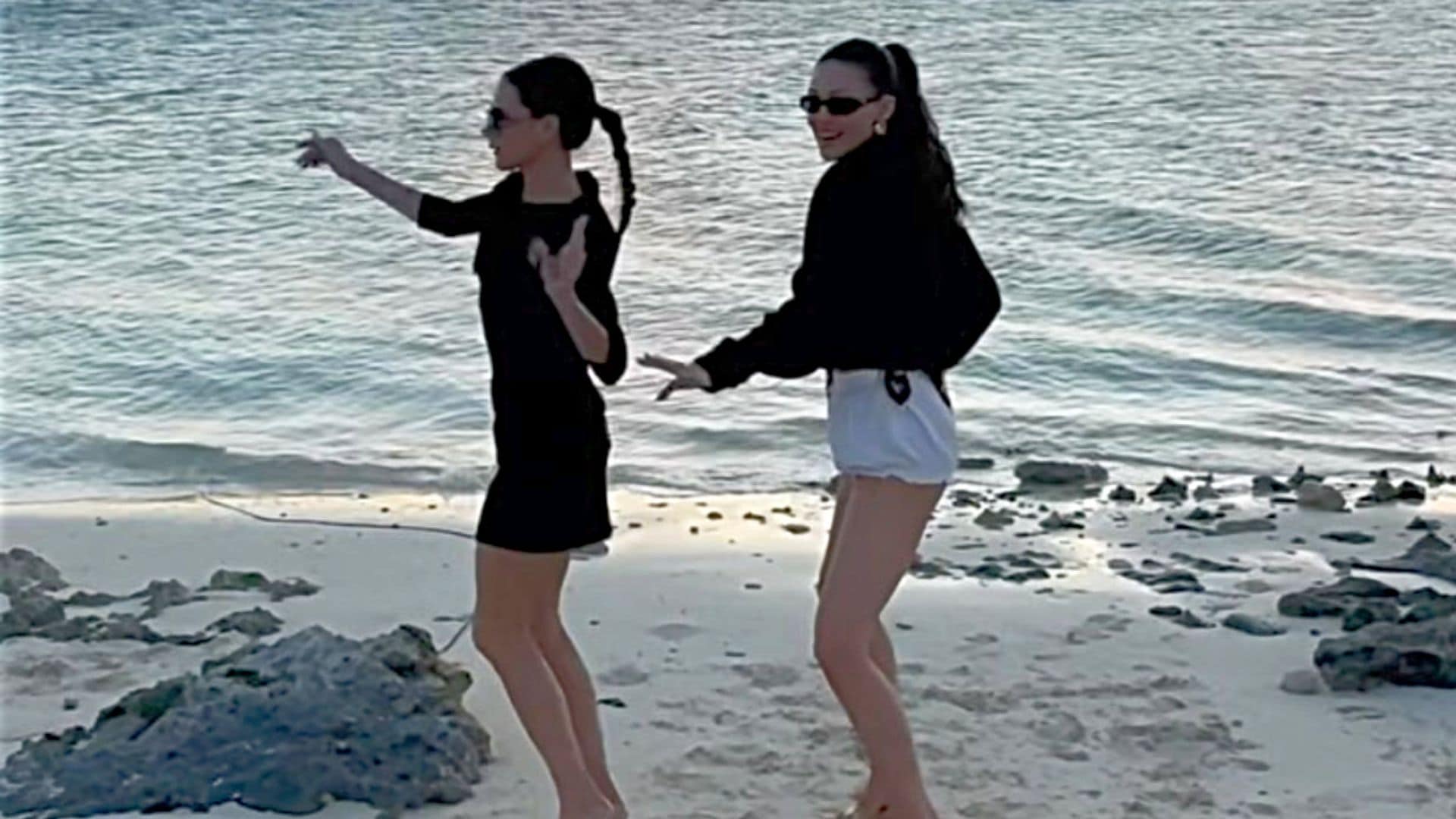 La divertida escapada de los Beckham a las Bahamas ¡con Victoria bailando junto a Nicola Peltz!