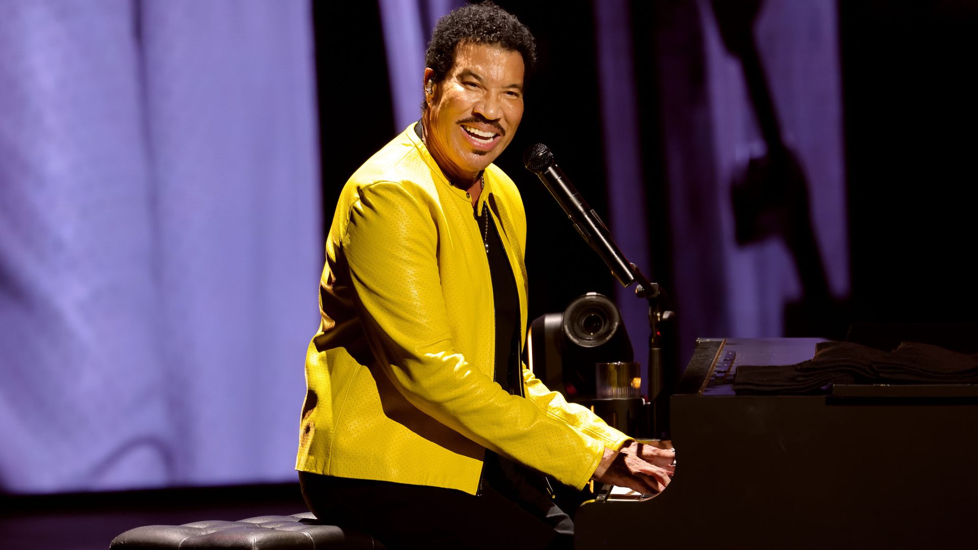 Lionel Richie, de 77 años, ha tenido que ser ingresado en la UCI después de su concierto en St. Louis, donde ya dio muestras de que no se encontraba bien