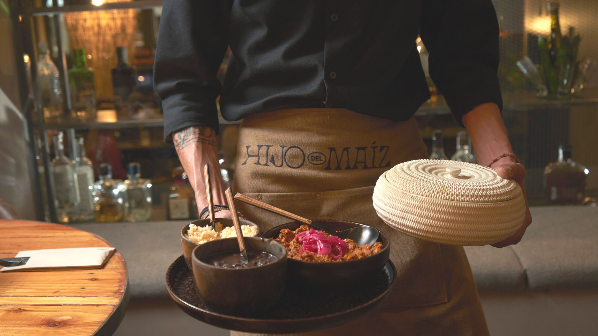 Tacos de cochinita pibil en el restaurante Hijo del Maíz en Madrid.