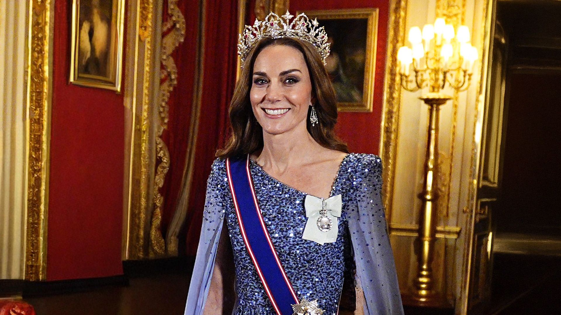 De sus románticos broches a la inusual tiara con rubíes 'protectores': las impresionantes joyas de la reina Victoria que han cruzado generaciones