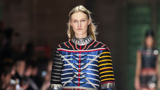 Louis Vuitton deslumbra en el Palacio de los Papas de Aviñón con su colección Crucero 2026