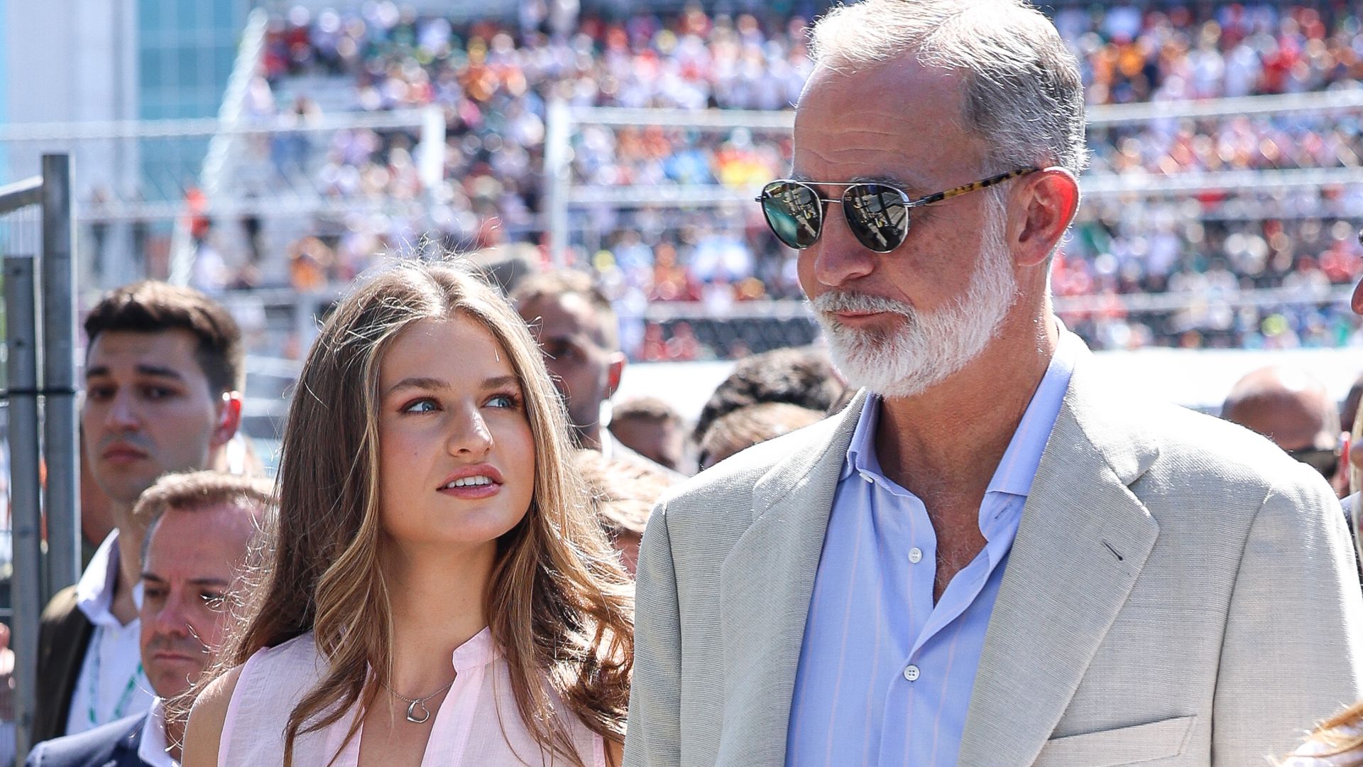 La princesa Leonor y el Rey Felipe en la F1