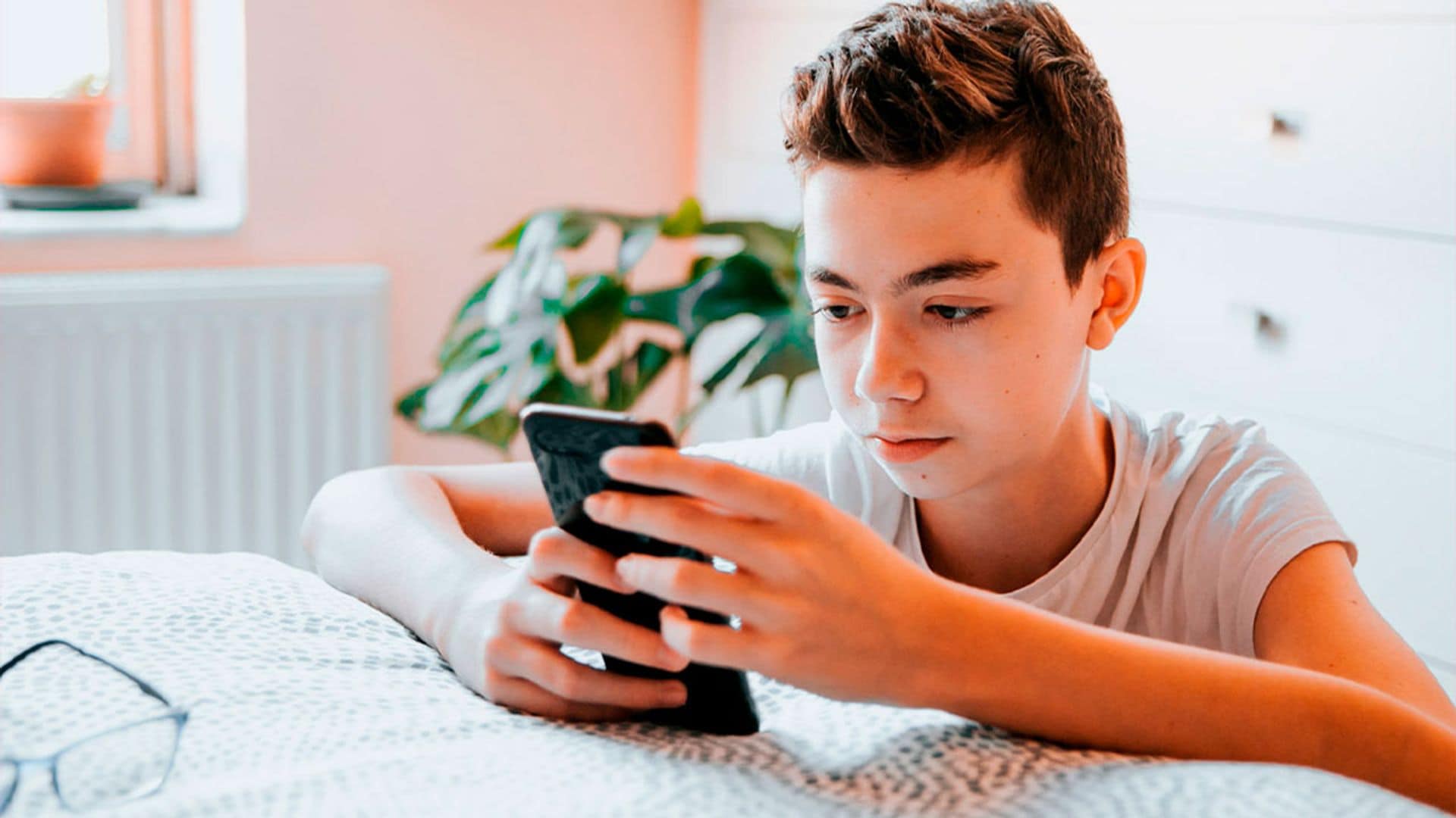 Los mejores móviles para niños: los modelos más seguros y resistentes