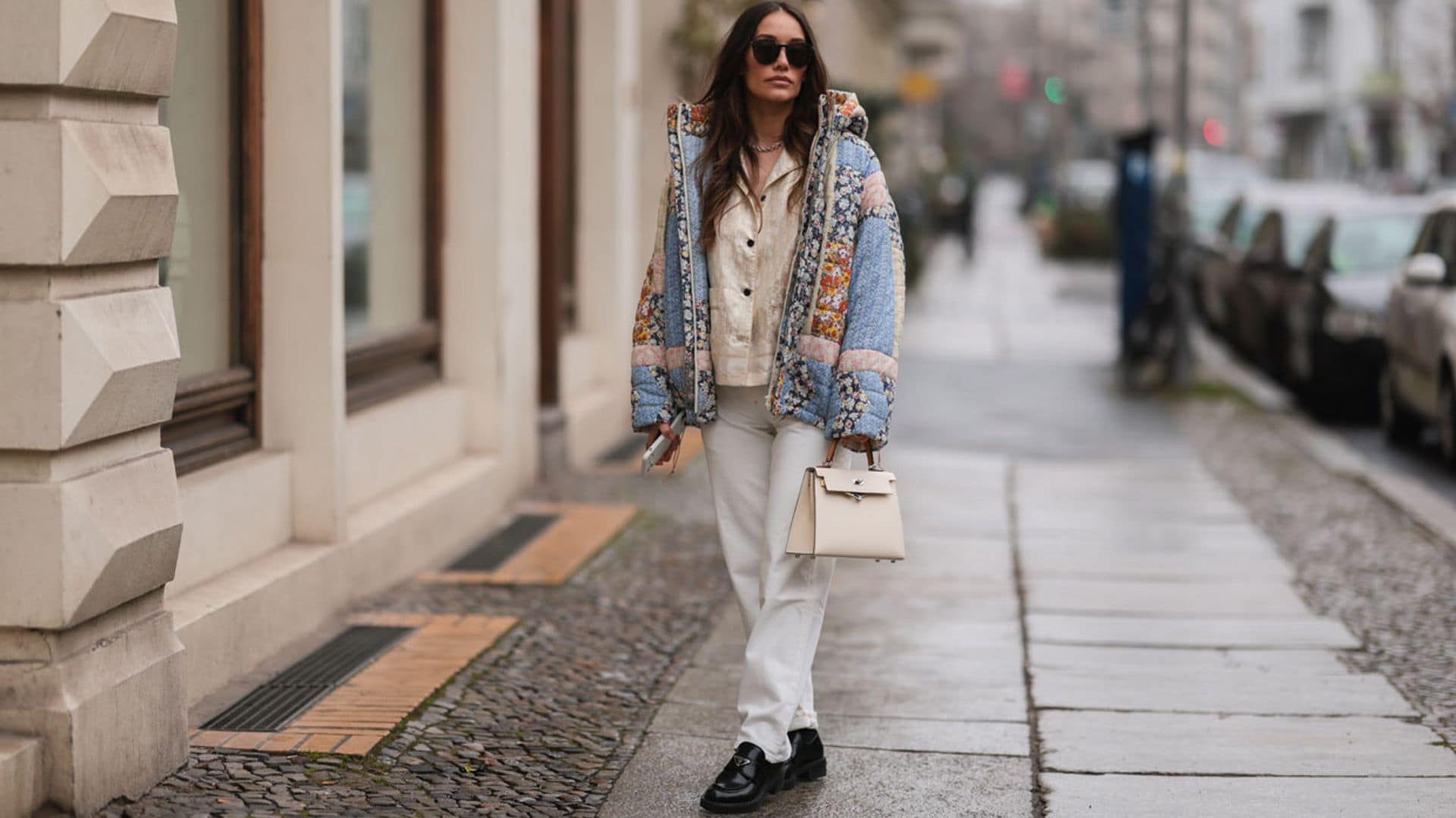 Nueve looks con mocasines que no solo llevarás a la oficina
